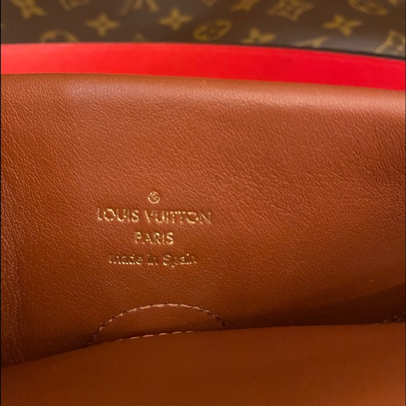 Louis Vuitton Tuileries Hobo - Picture 16 of 16